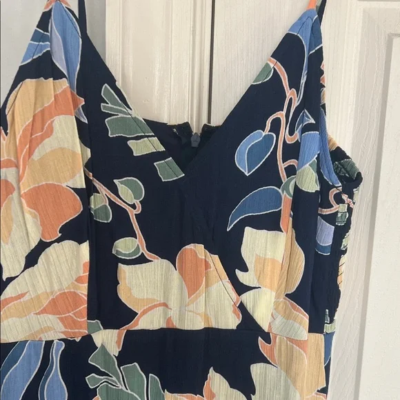 Elegant Floral Navy Maxi Dress - Picture 5 of 7